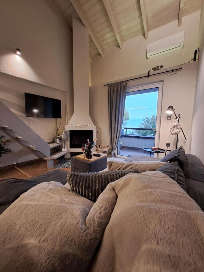 Vrachos Suites Aígion Ngoại thất bức ảnh